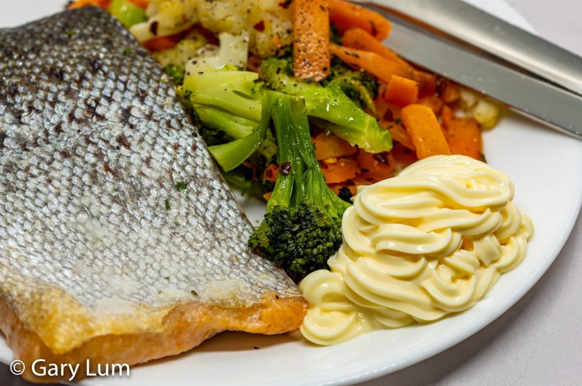 Oven-cooked salmon and steamed vegetables with kewpie mayonnaise